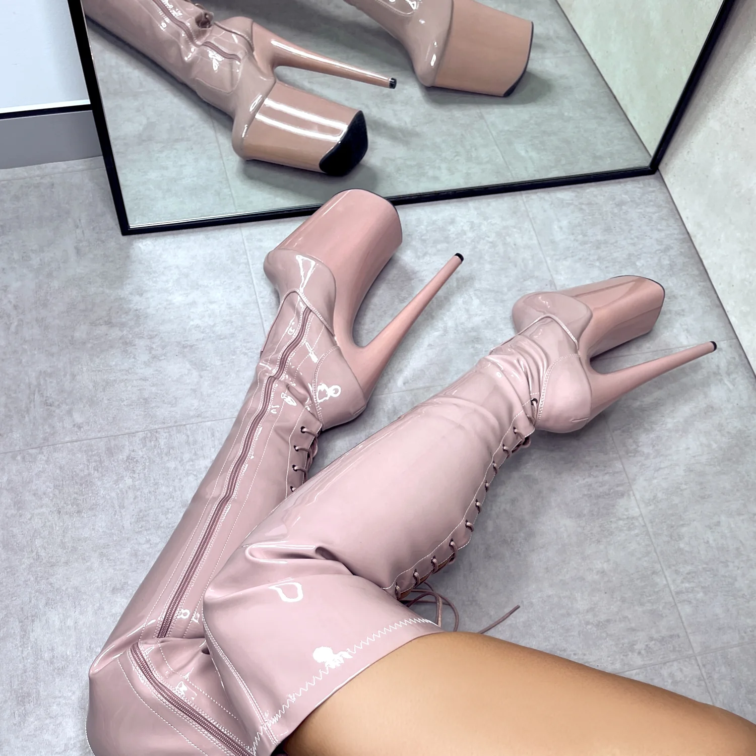 LipKit Thicc Thigh High - Boujee - 9 INCH - Image 3